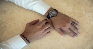 Erkeklerin kolunda saat olması ne anlama gelir?